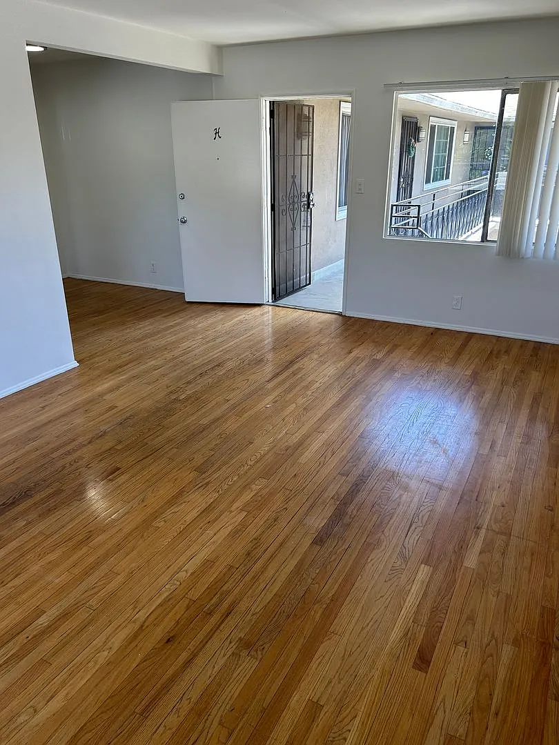 11401 Washington Pl — Photo 4
