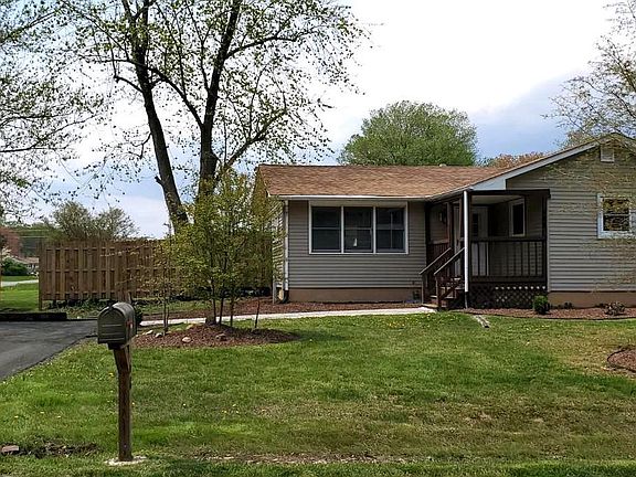 2nd image of 168 Farmhouse Ln