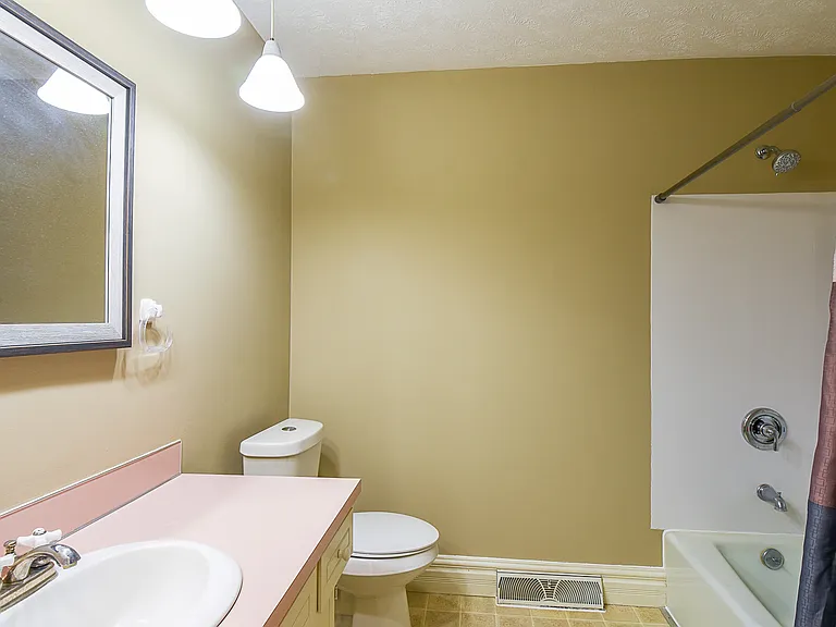 10205 T Cir — Photo 18