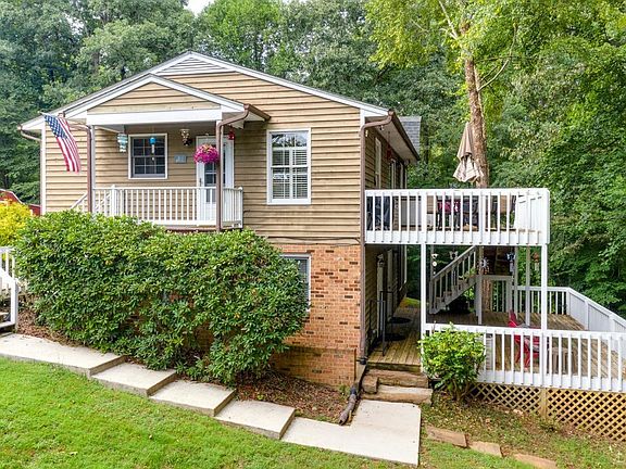 3rd image of 228 Ivy Dr