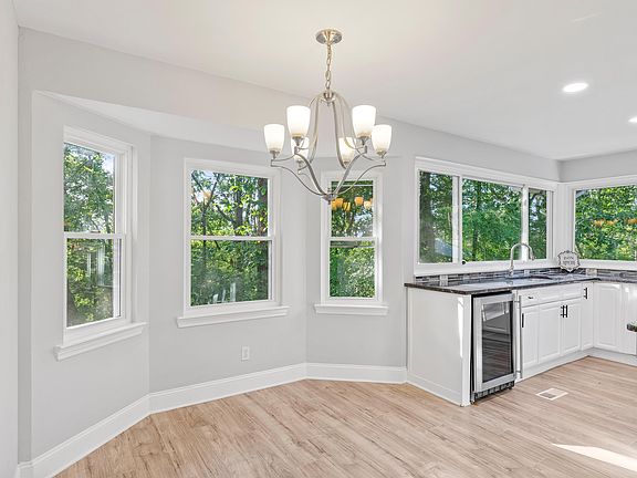 5th image of 555 Benson Dr