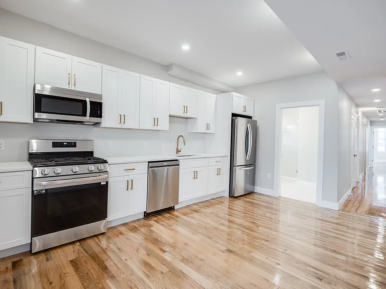 232 Saratoga St #2 — Photo 6