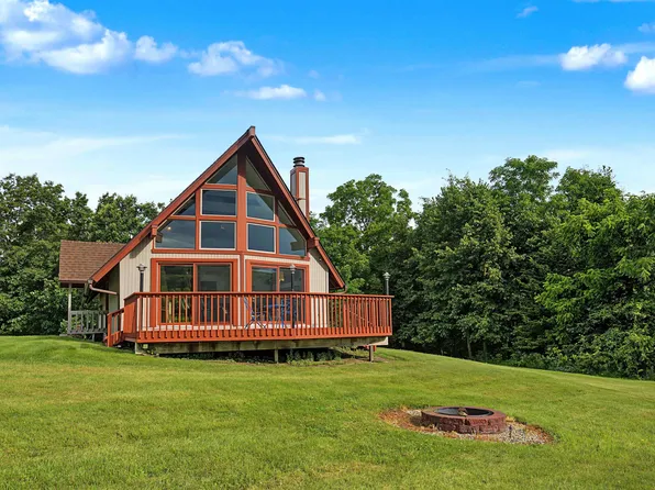 4 Catawba Ct, Galena, IL 61036
