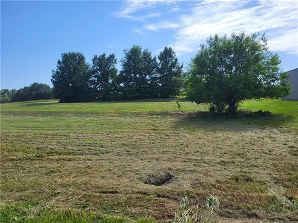 131 Lindberg Dr, Gallatin, MO 64640
