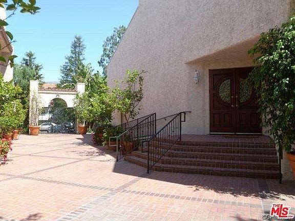 2nd image of 5333 Zelzah Ave APT 104