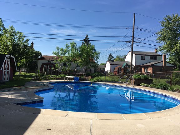 2nd image of 32561 Hiveley St