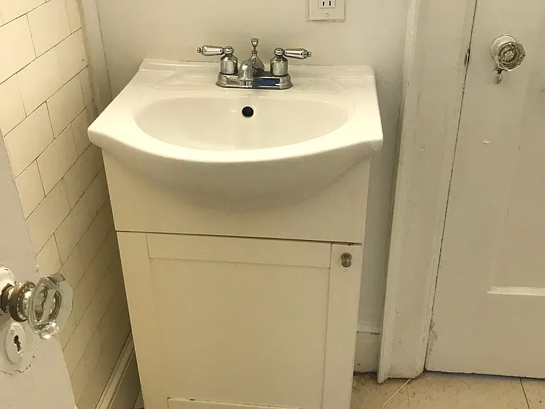 1214 W Franklin St #9 — Photo 11