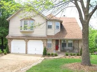 1018 Park Estates Pl, Ballwin, MO 63021