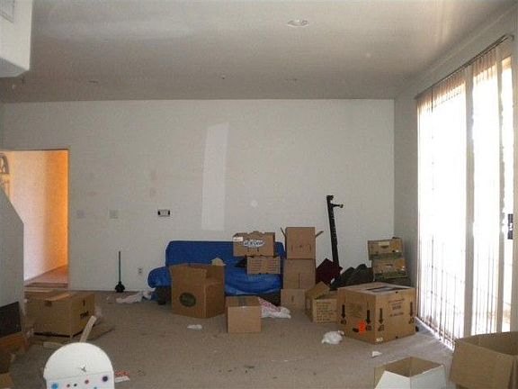2nd image of 18347 Saticoy St Unit 37