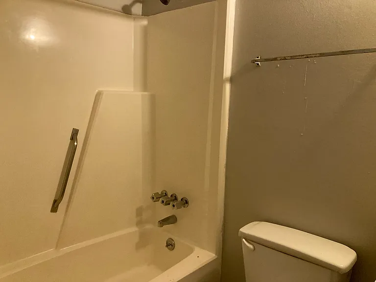 495 Holly Ridge Dr #B — Photo 7