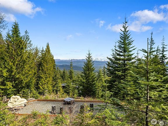 3rd image of 131 Basin Creek Way