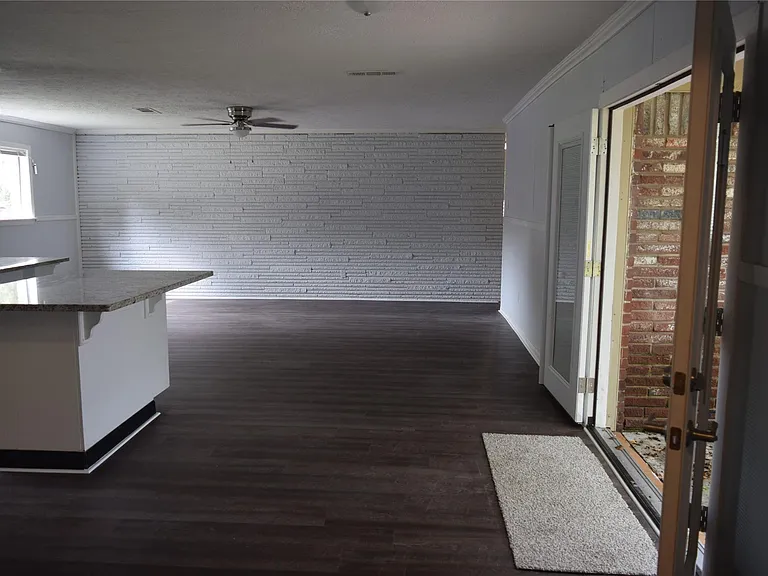 9902 Tolman St — Photo 14