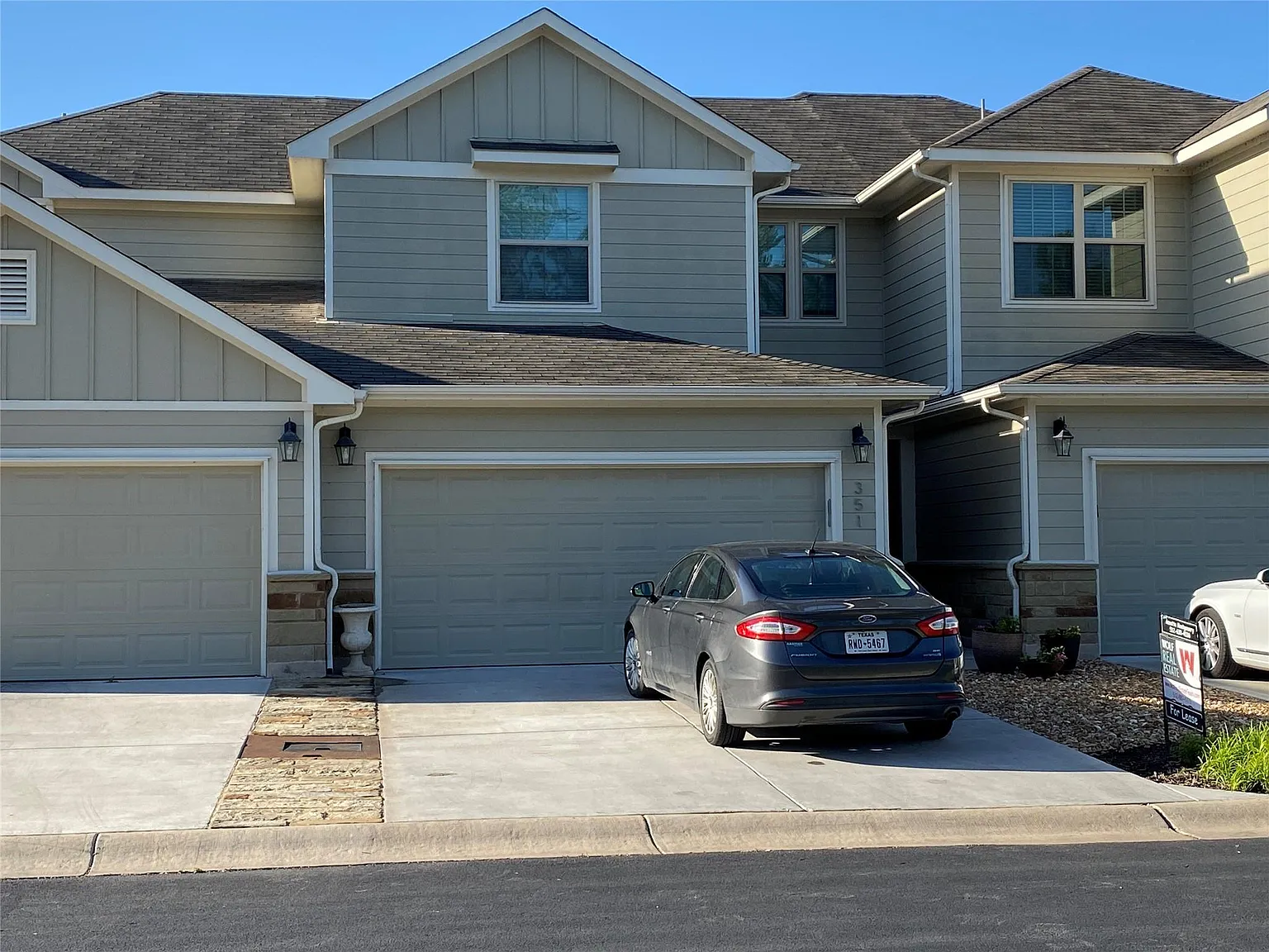 2 bed, 2.5 bath, 1311 sqft, $1,950 — Photo 2