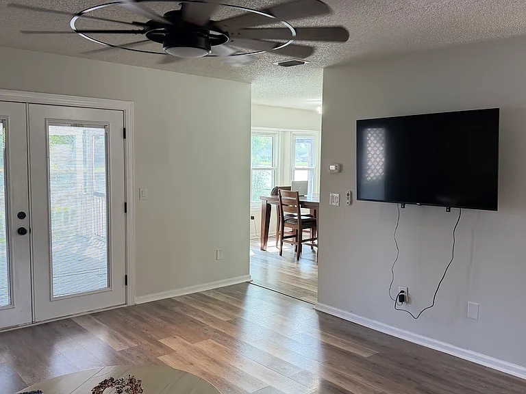 142 Hamilton Dr — Photo 9