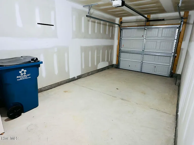 2109 Gracie Ln — Photo 32