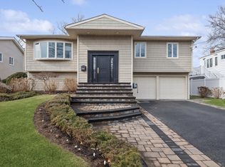 2910 Lonni Ln, Merrick, NY 11566