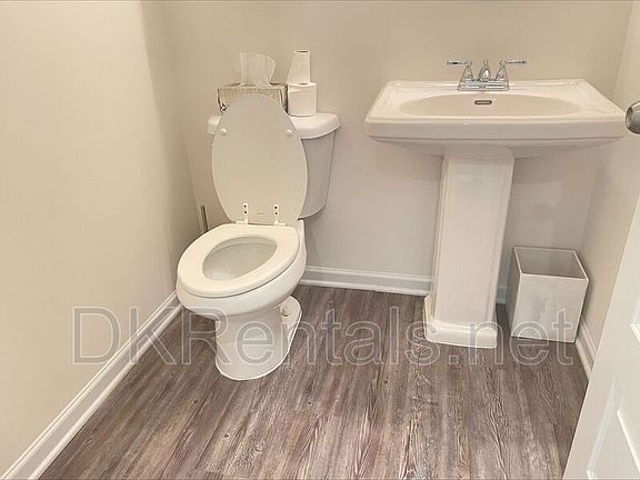 5th image of 220 Centennial Cir