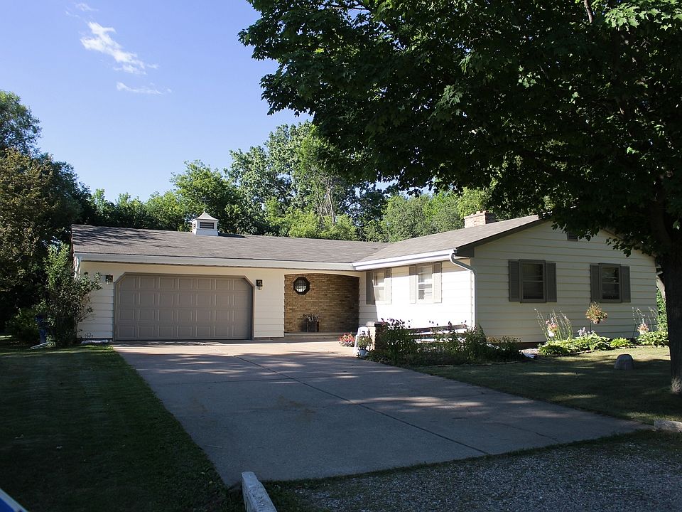 1st image of 15 Welle Dr