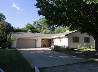 15 Welle Dr, Oshkosh, WI 54902
