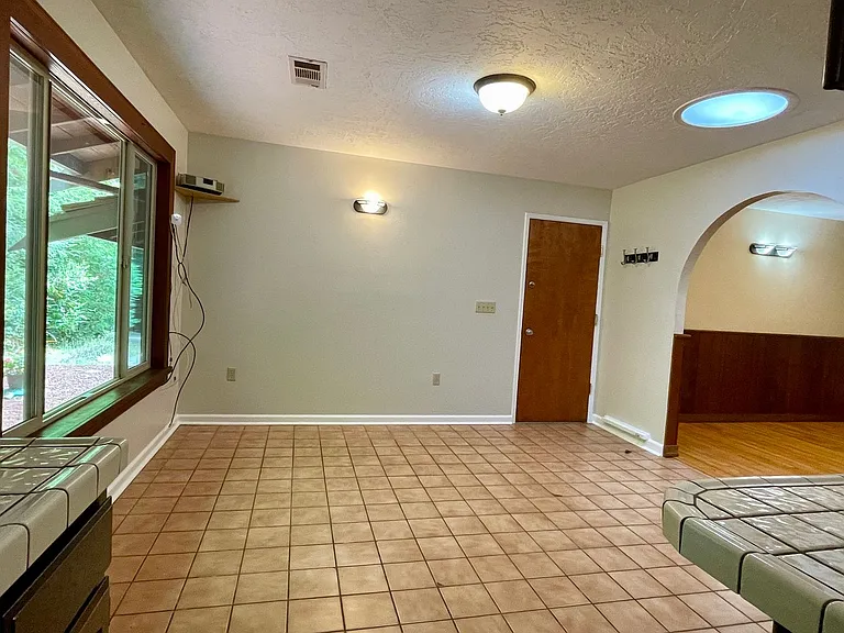 2485 Sonnenfelt Rd — Photo 9
