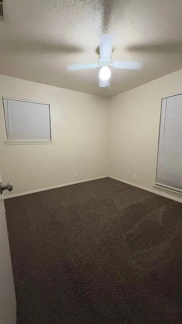 Beautiful 3 Bedroom 1.5 Bathroom in Plano! — Photo 2