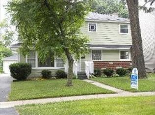 221 Parkside Ave, Itasca, IL 60143