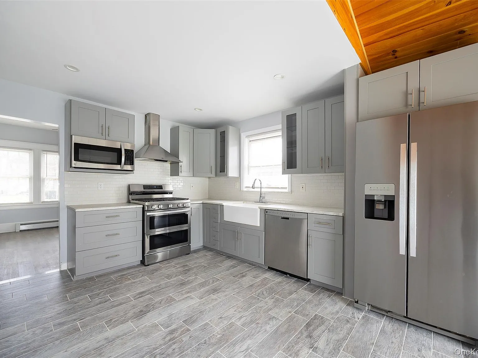 3 bed, 2.5 bath, 1700 sqft, $3,200 — Photo 3