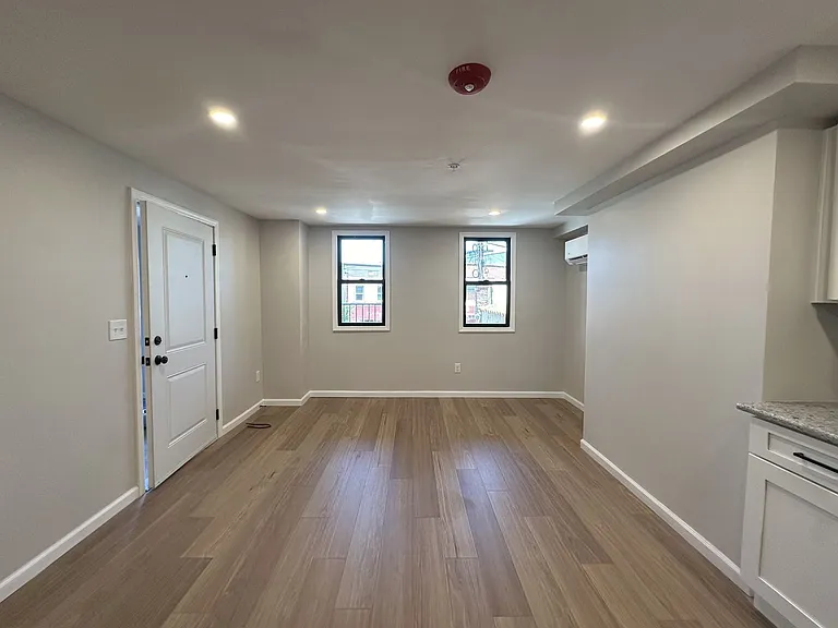58 Easton Ave — Photo 3