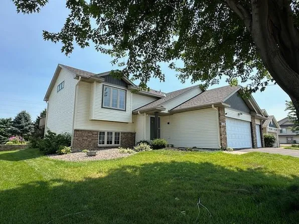 50 Robin Ln, Hudson, WI 54016