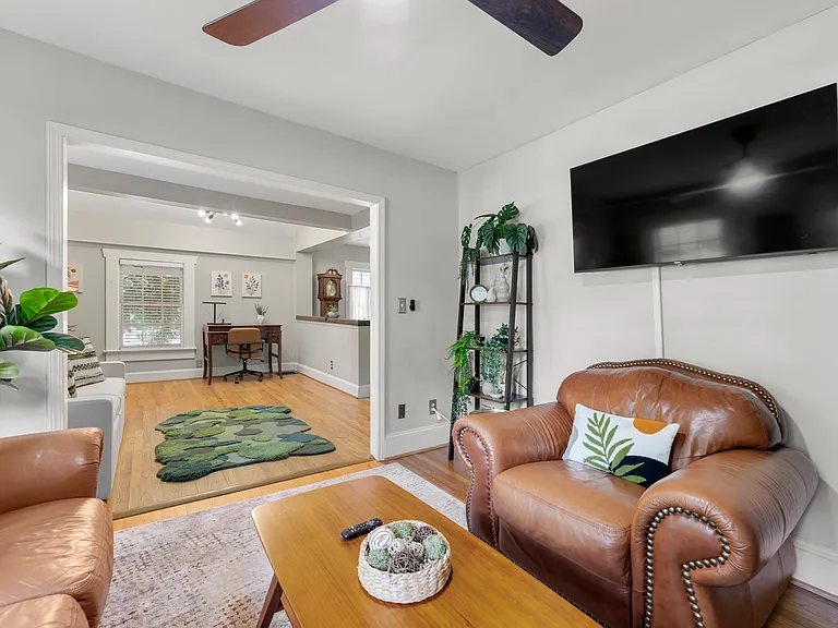 315 W Benson St — Photo 15
