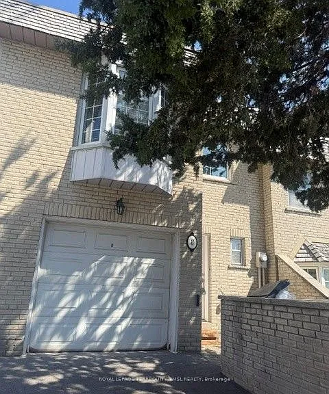 8 Farmstead Rd — Photo 1