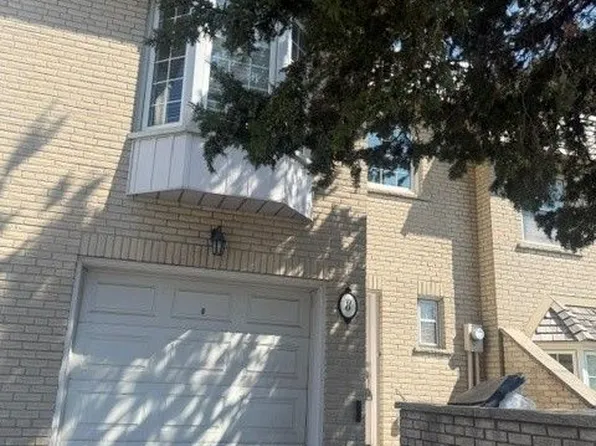 8 Farmstead Rd, Toronto, ON M2L 2G2