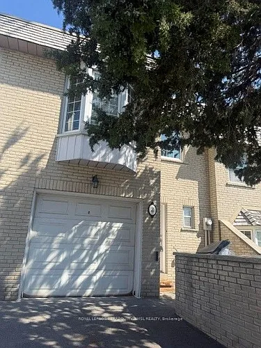 8 Farmstead Rd Photo 1