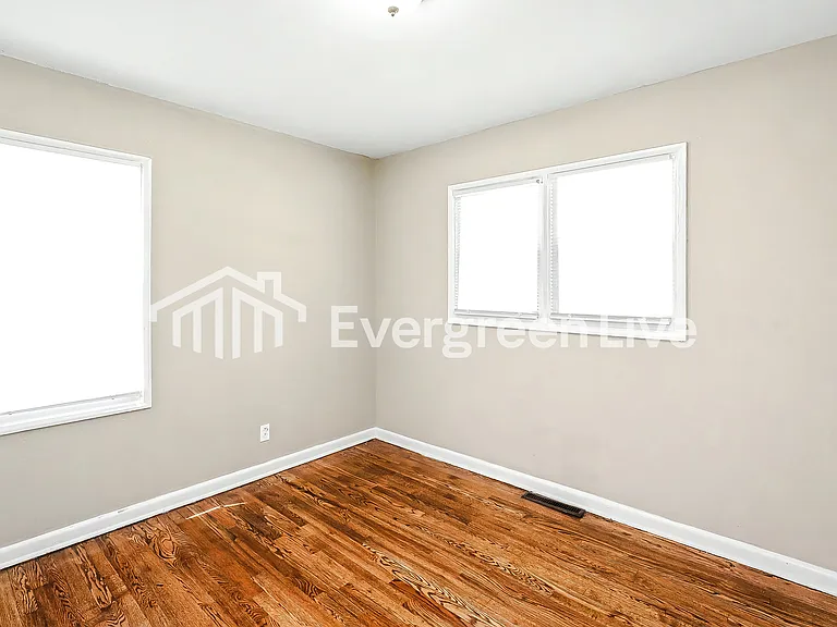 509 N 80th Ter — Photo 11
