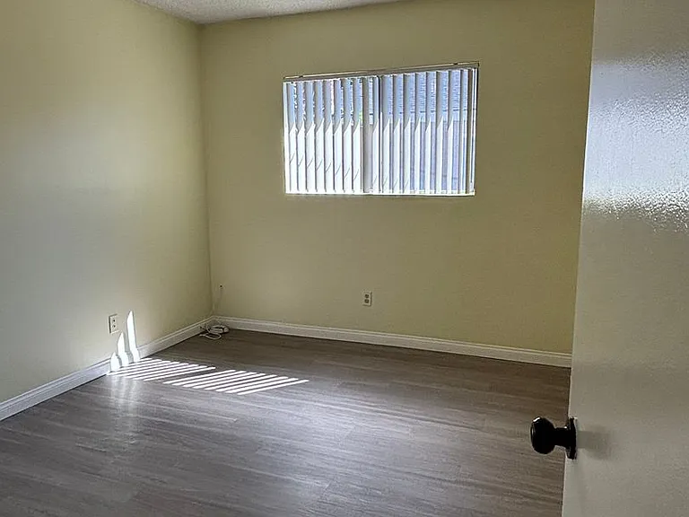6065 California Ave — Photo 10