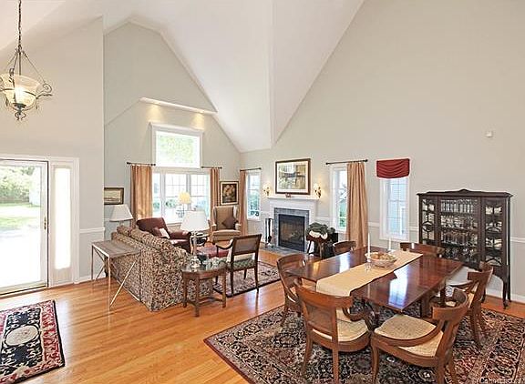 3rd image of 32 Knollwood N
