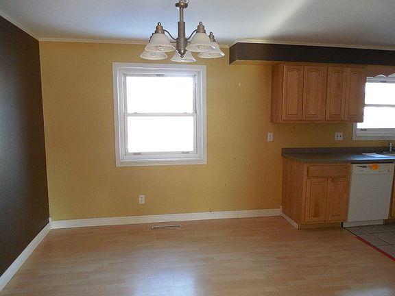 3rd image of 427 Coyne St