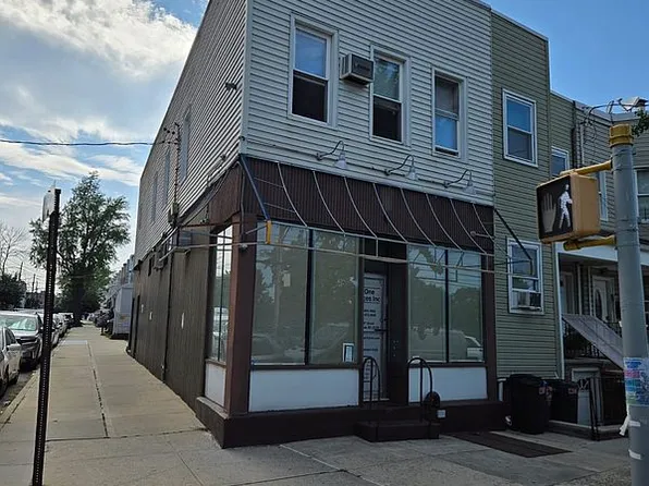 6746 80th St, Middle Village, NY 11379