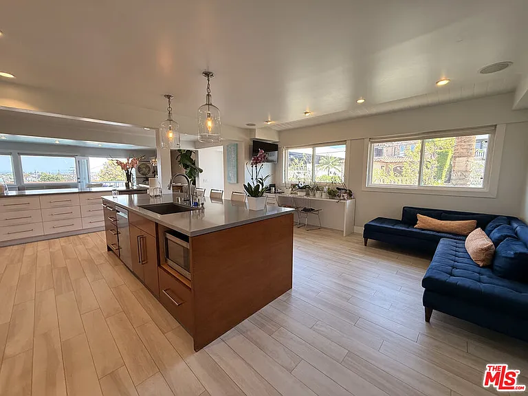 200 Larsson St — Photo 11