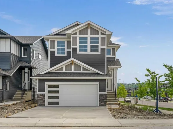 4 N Topaz Pl, Cochrane, AB T4C 3K2