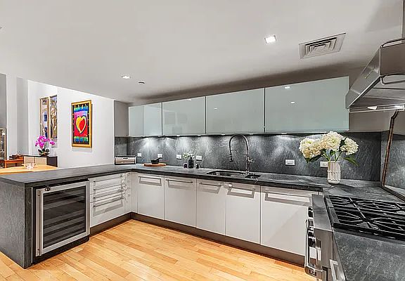 4th image of 92 Warren St APT 1