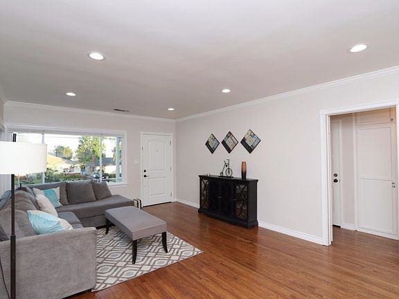 5th image of 1055 E Grinnell Dr
