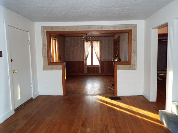3rd image of 506 Fowler St