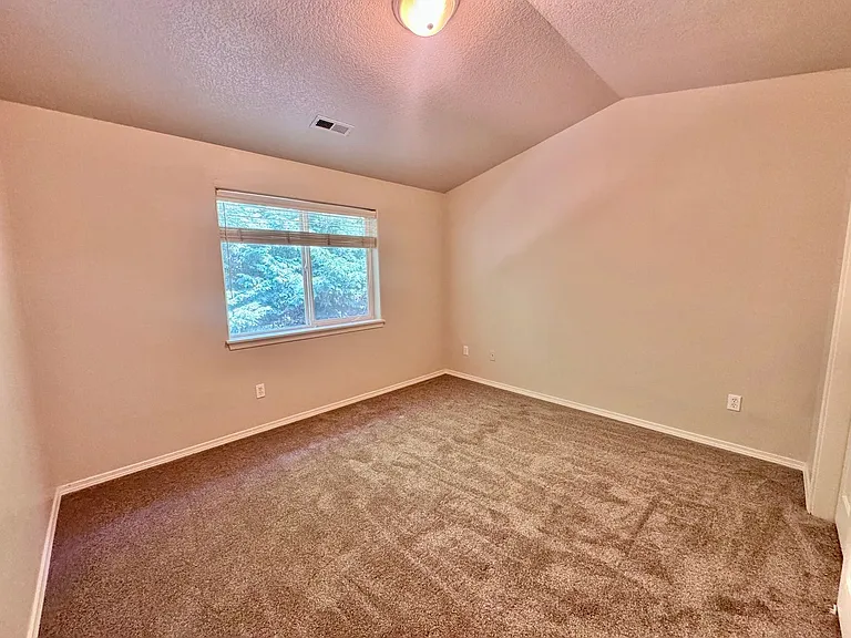8007 NE 38th Ave — Photo 29