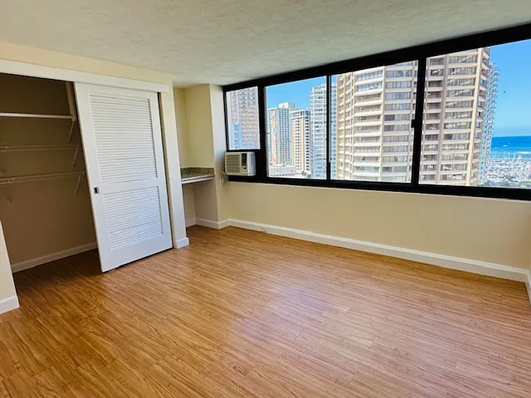 343 Hobron Ln #1704 — Photo 8