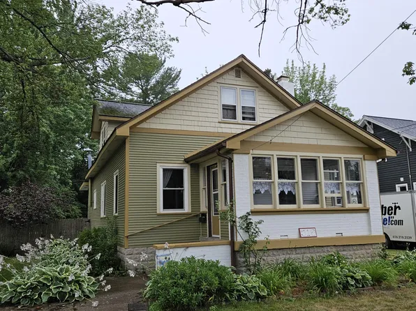 516 E Exchange St, Spring Lake, MI 49456