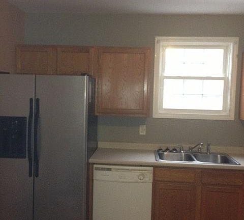 3rd image of 88 Eastwood Ave #2