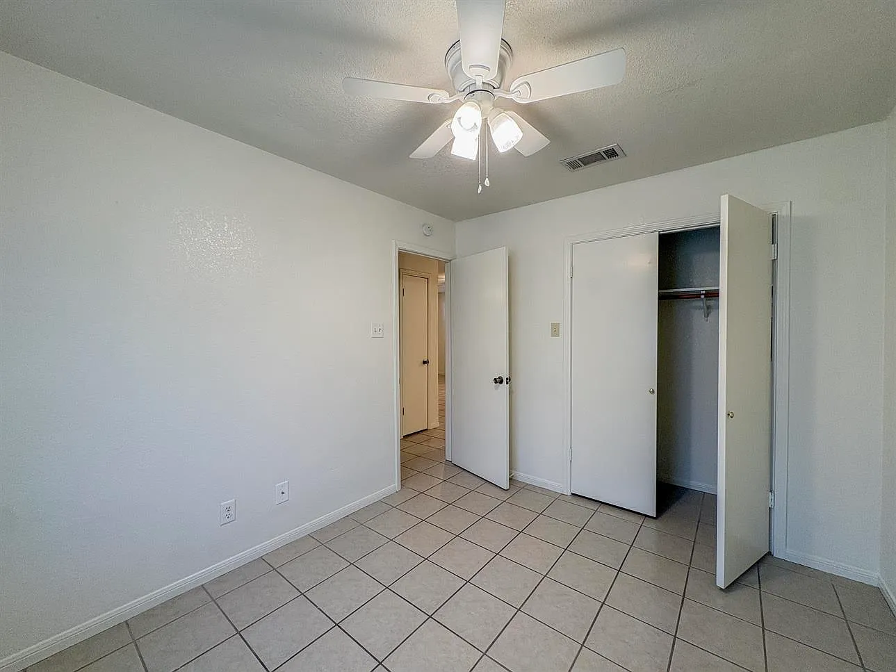 406 N Lp 121 — Photo 4