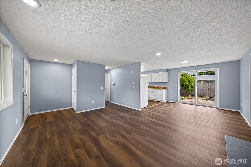 5th image of 854 SW Heller Street