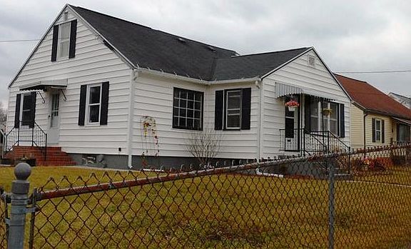 3rd image of 706 Shady Dr